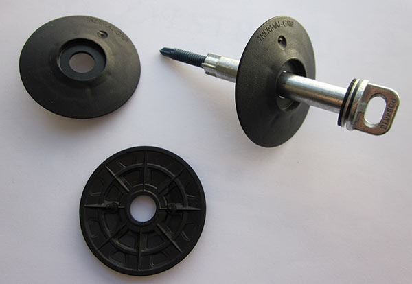 Single-barrel veneer anchor with brick-tie washers to help secure the insulation and maintain air barrier performance.